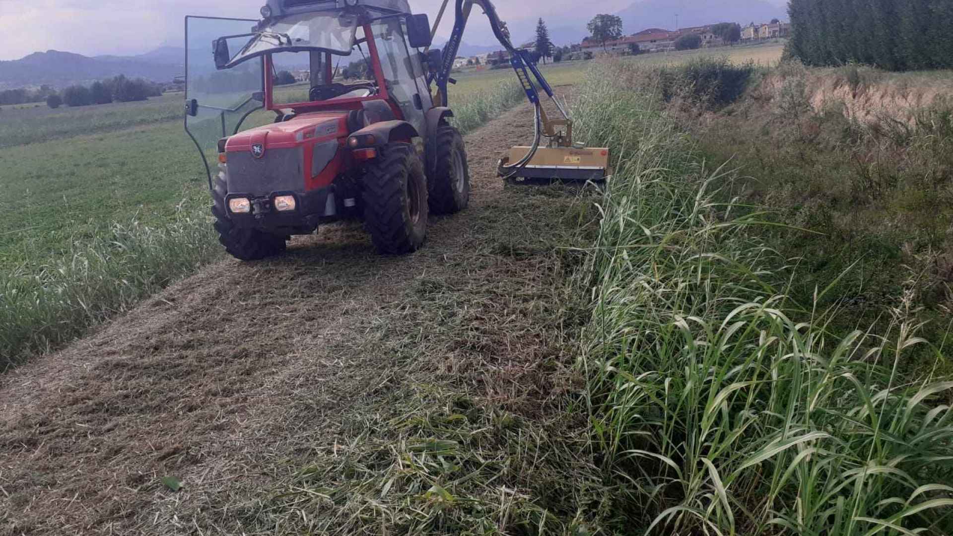 Sfalcio-erba-con-braccio-2